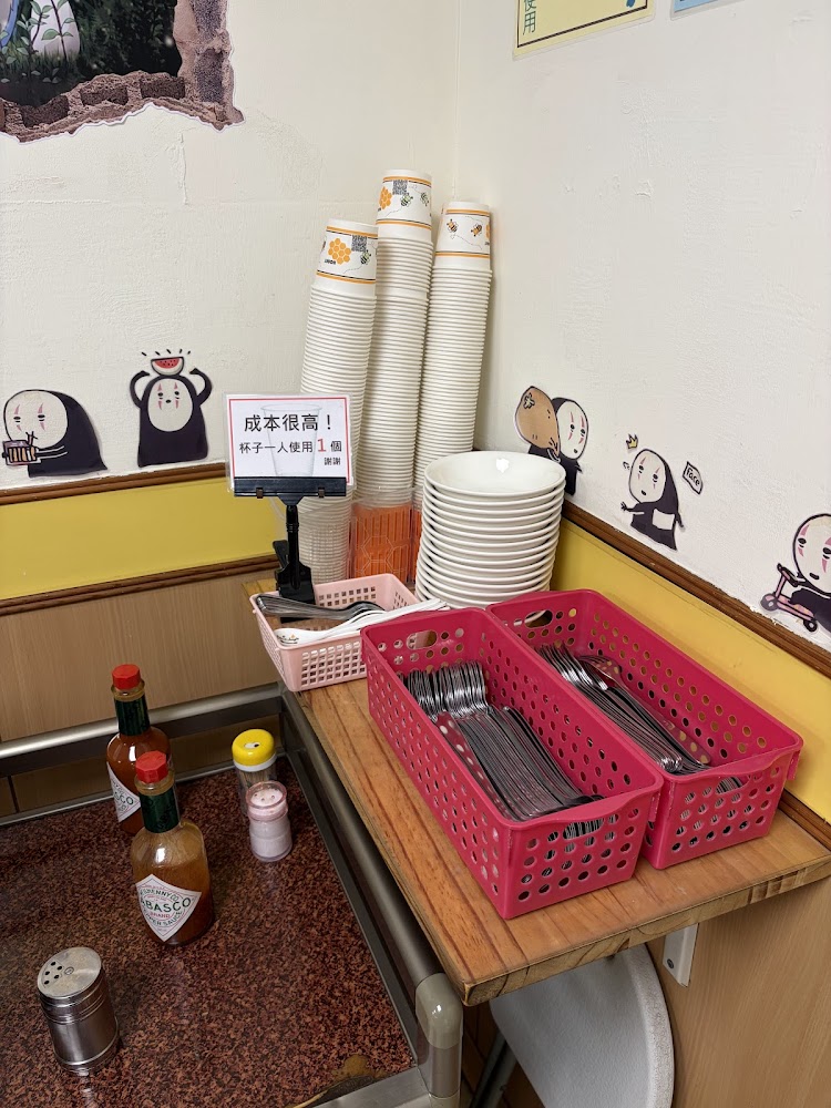 鮮富洋食館自助取餐具區