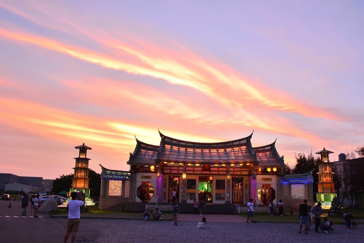 臺灣玻璃館夕陽景色