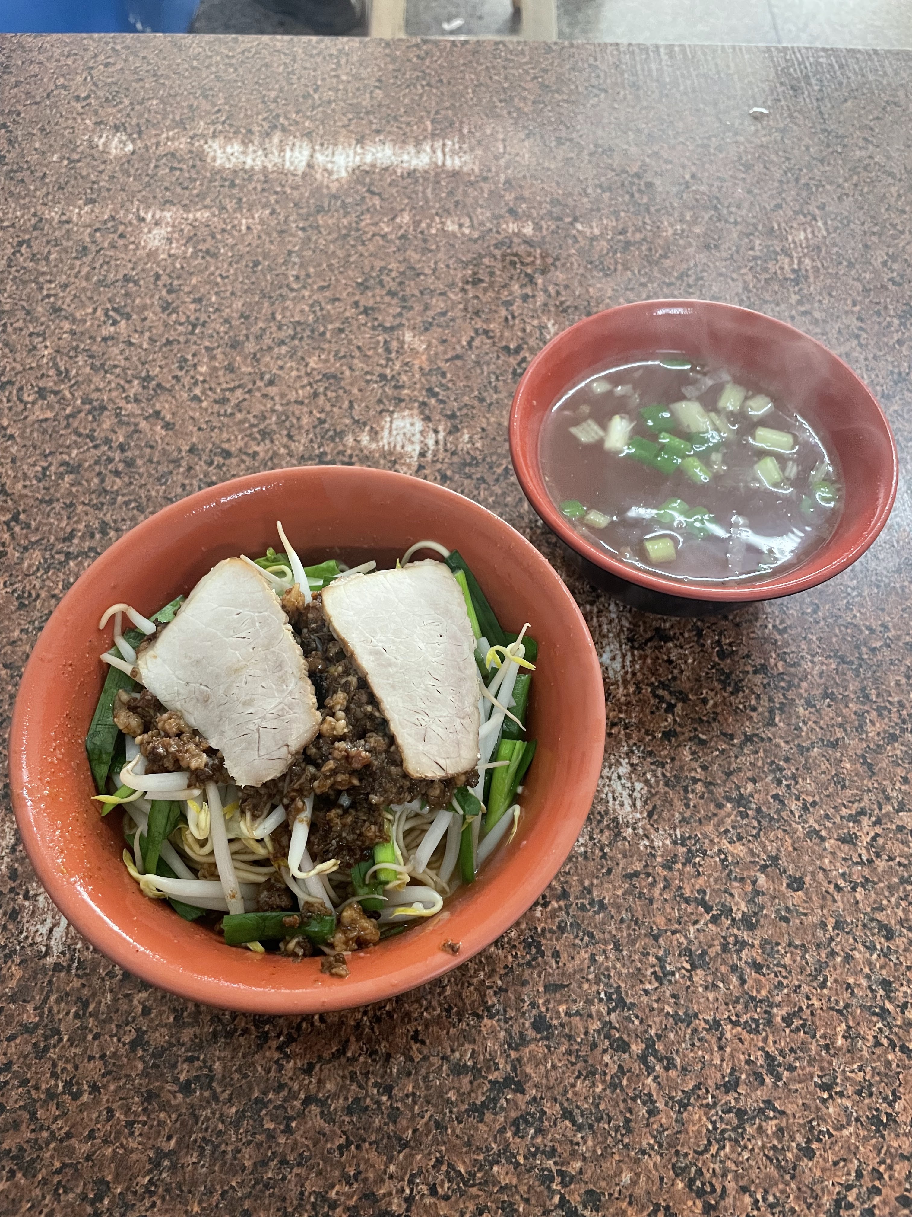 乾麵與熱湯一套組合
