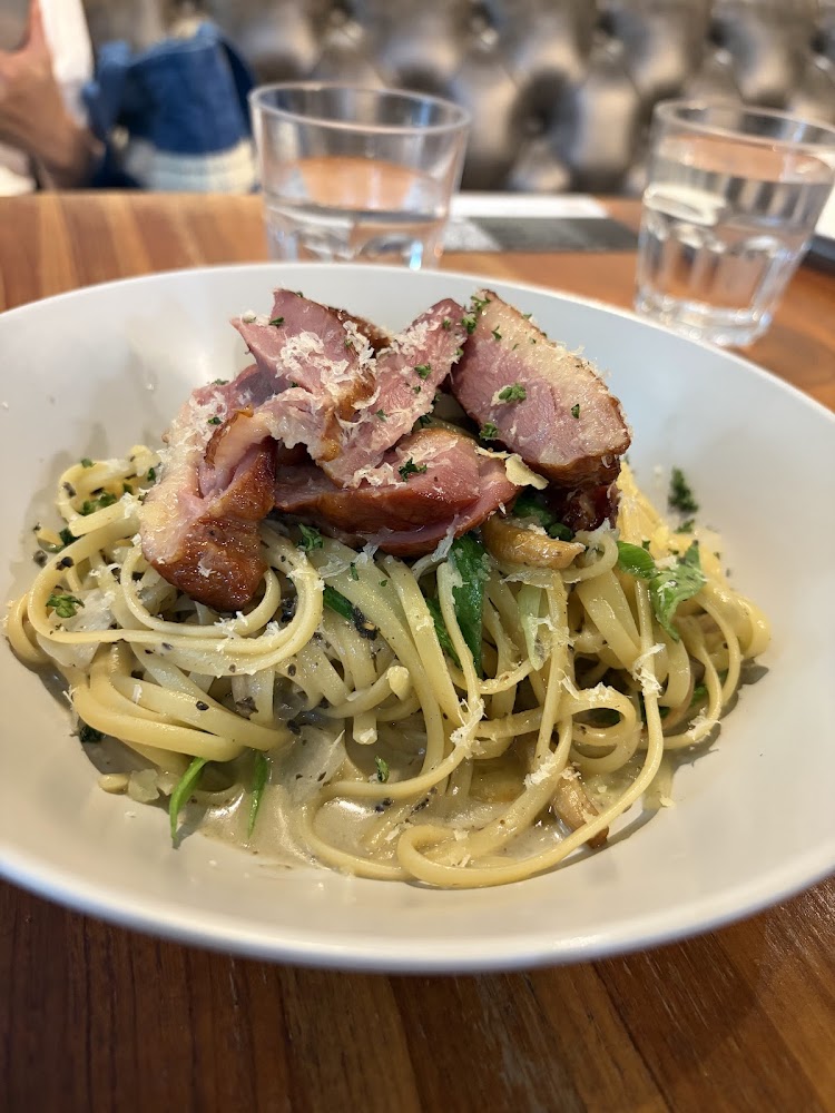 奧比高雄高美店奶油義大利麵
