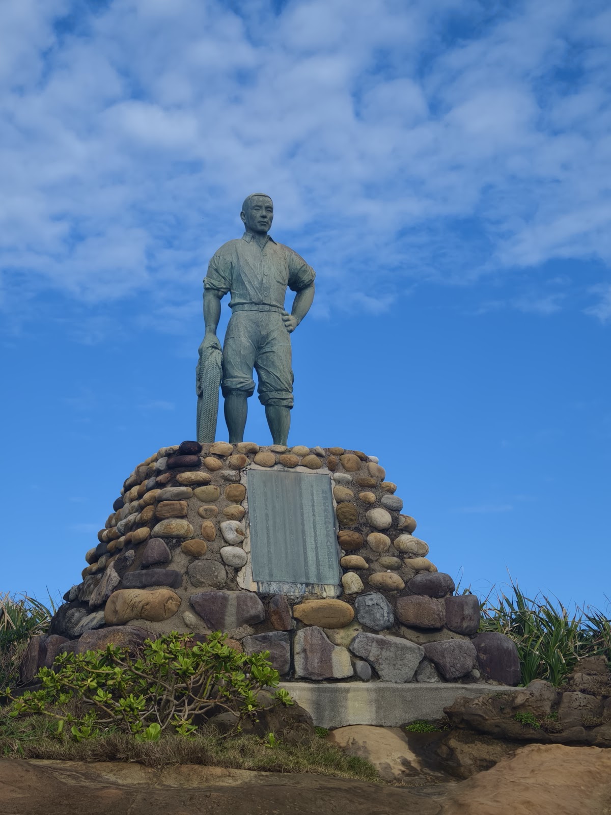 野柳林添禎義士銅像,藍天背景
