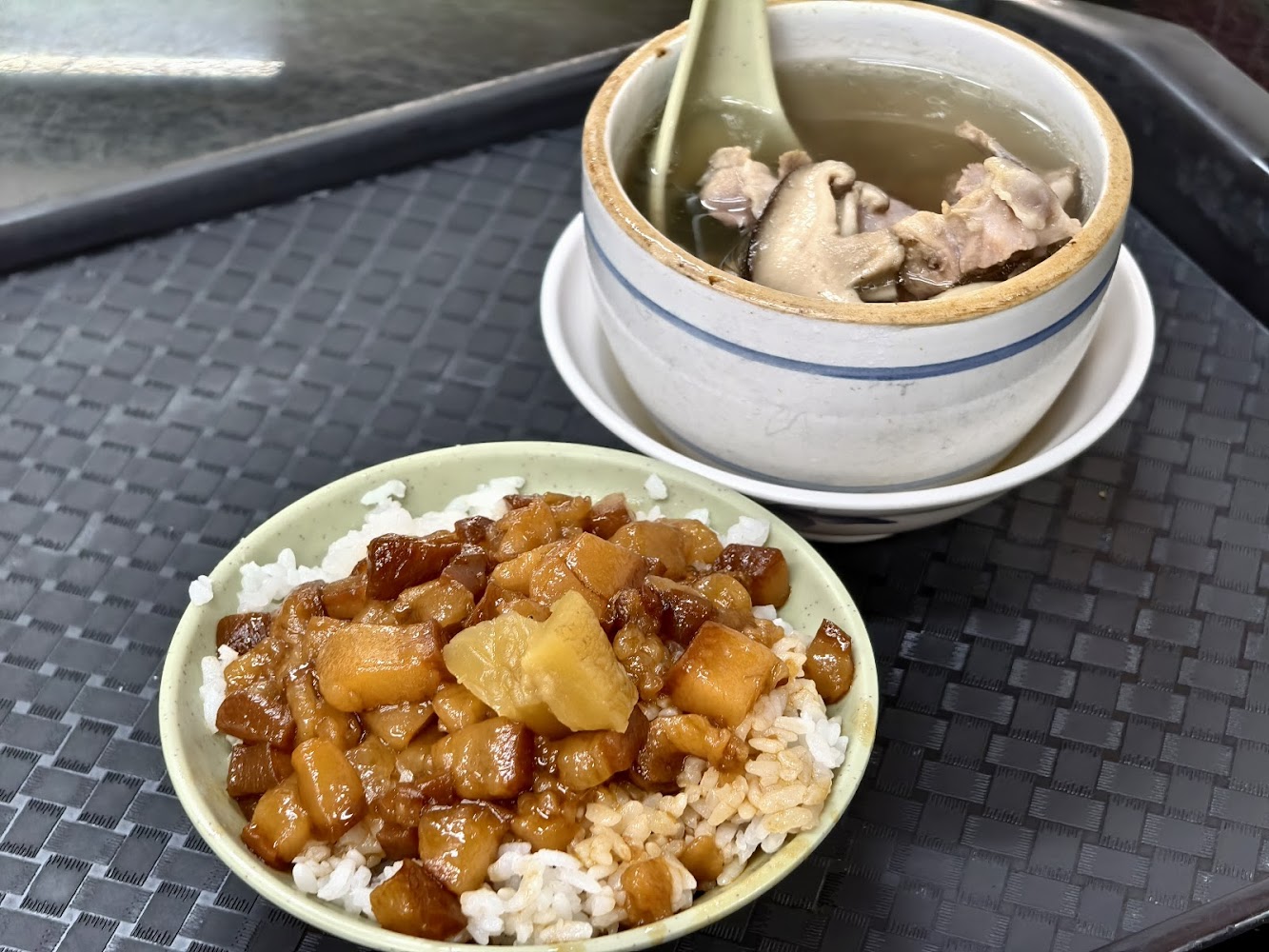 今大魯肉飯滷肉飯與燉湯
