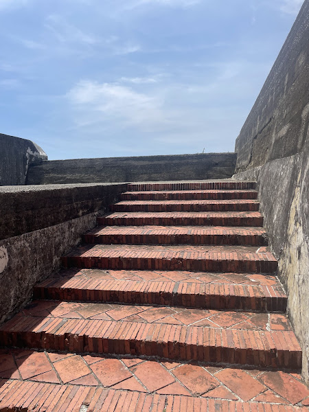 旗後砲台古砲遺址與威震天南石刻正門
