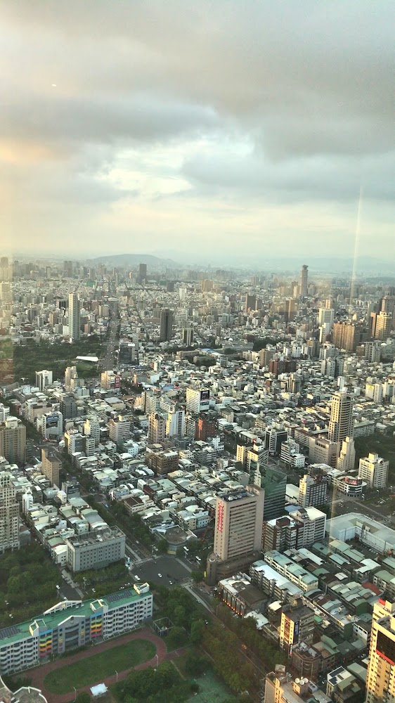 高雄85觀景台白天市景