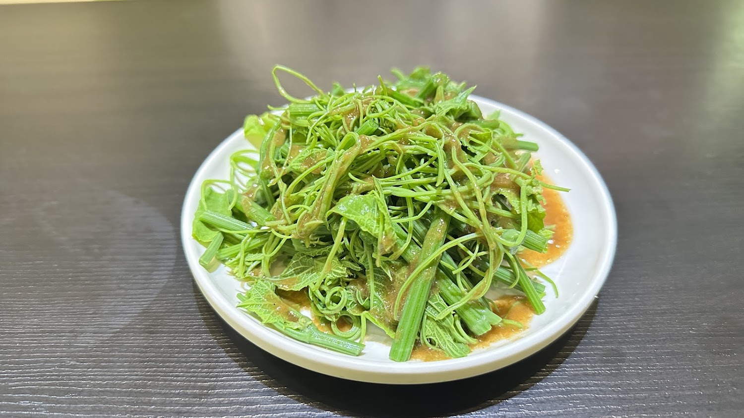 喬治麵鋪涼拌龍鬚菜
