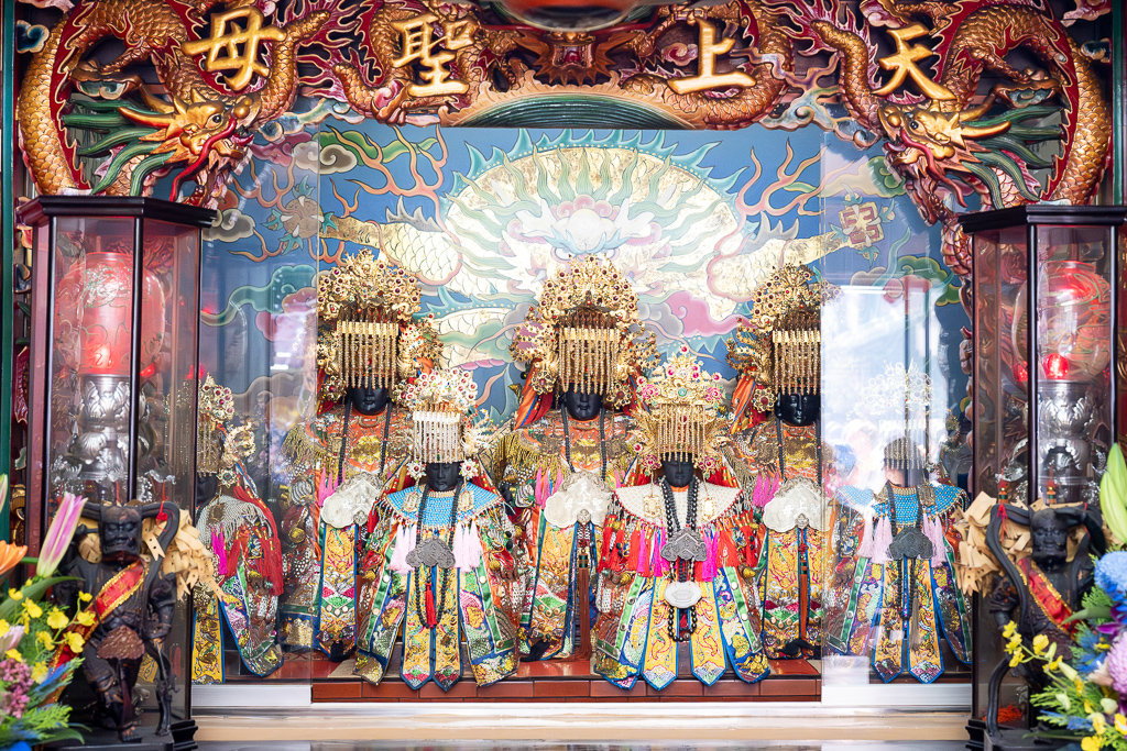 台北朝天宮供桌神像