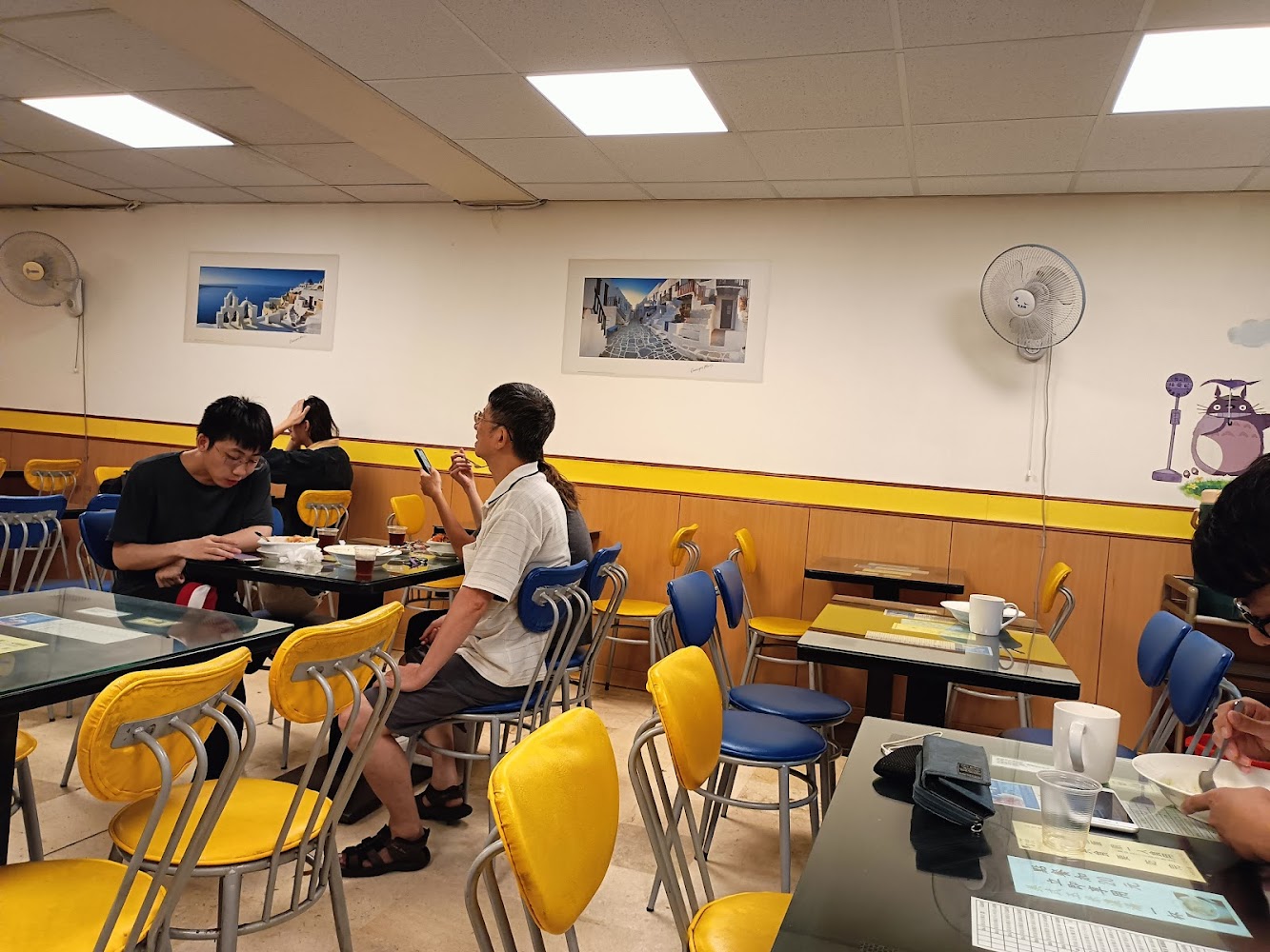 鮮富洋食館室內用餐環境