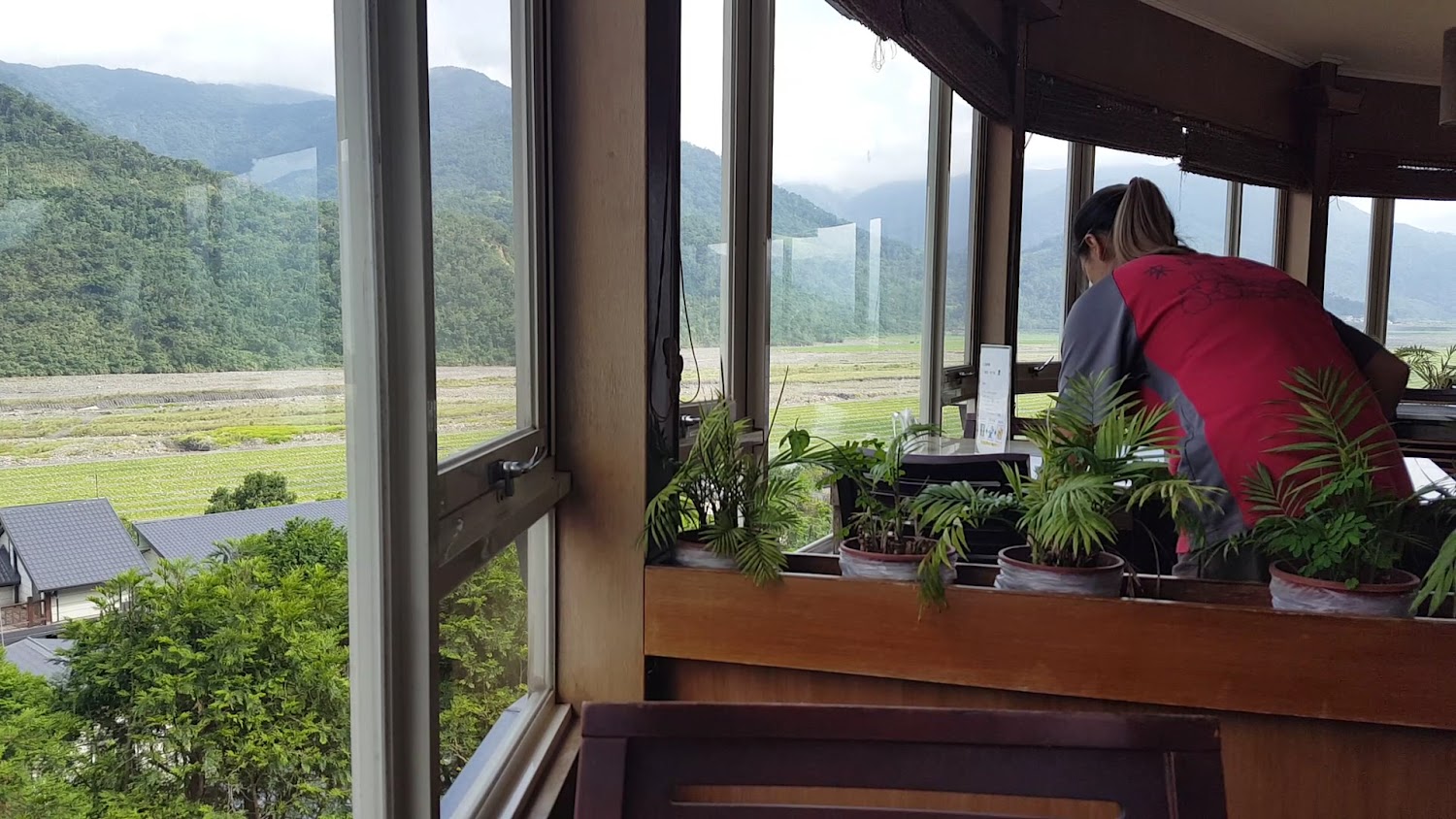 英仕山莊景觀餐廳窗景座位