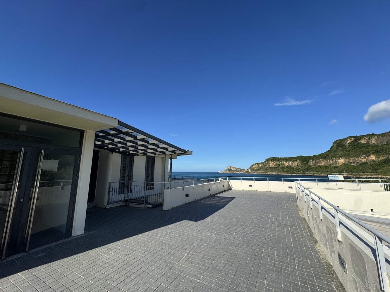 山海芳園景觀咖啡廳露台眺望山海景觀