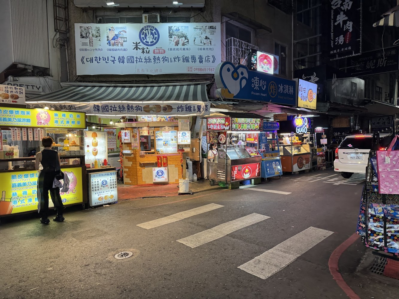 文化路夜市多樣小吃攤位