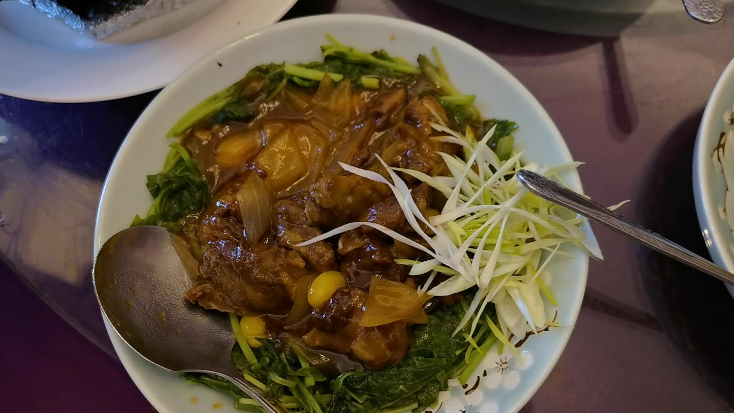 蔥絲燉牛腩料理