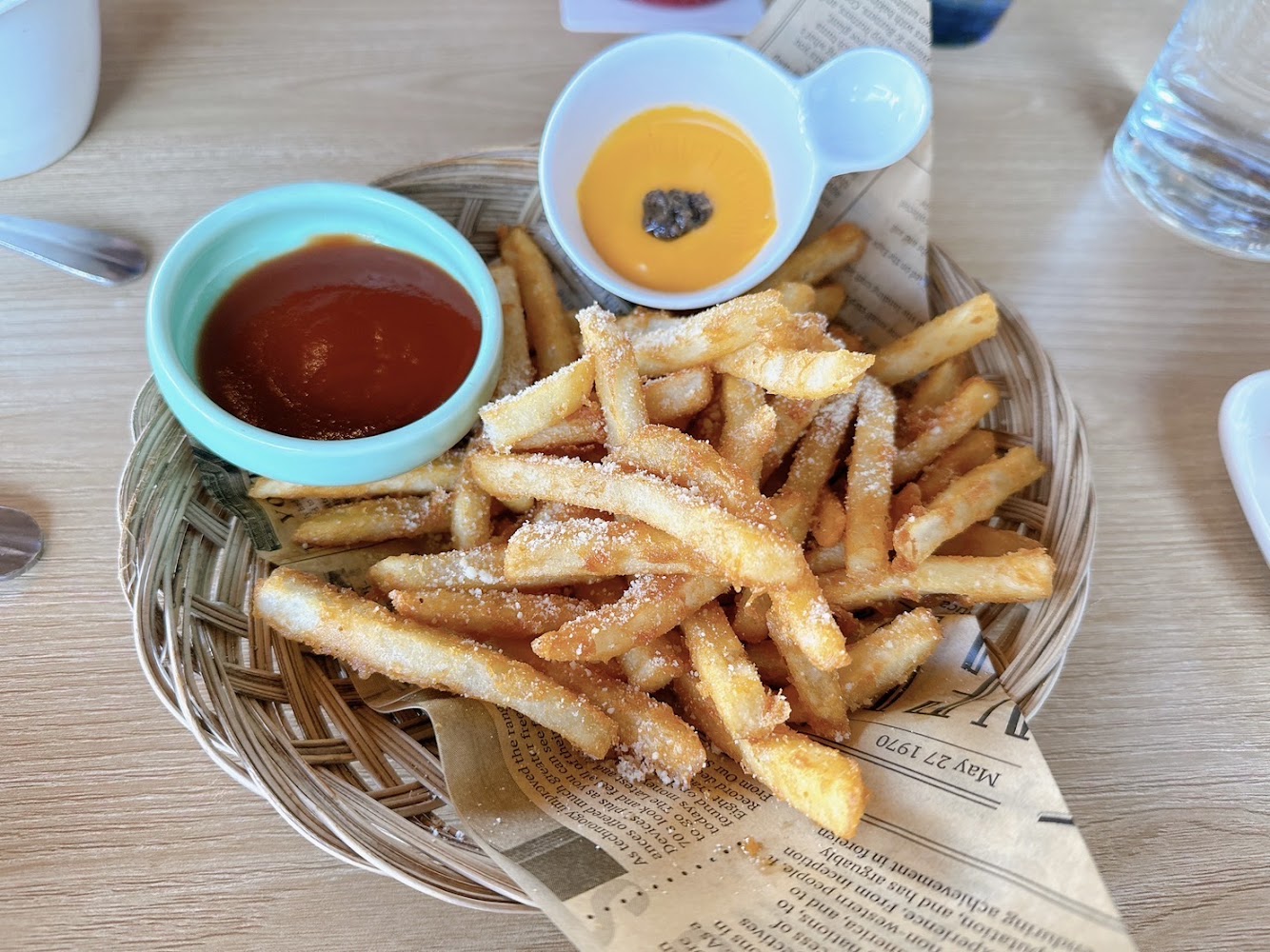 水灣餐廳Waterfront 八里店炸薯條與雙醬