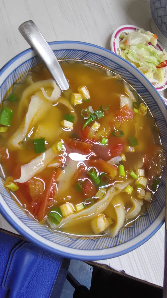 大個子番茄湯麵與小菜