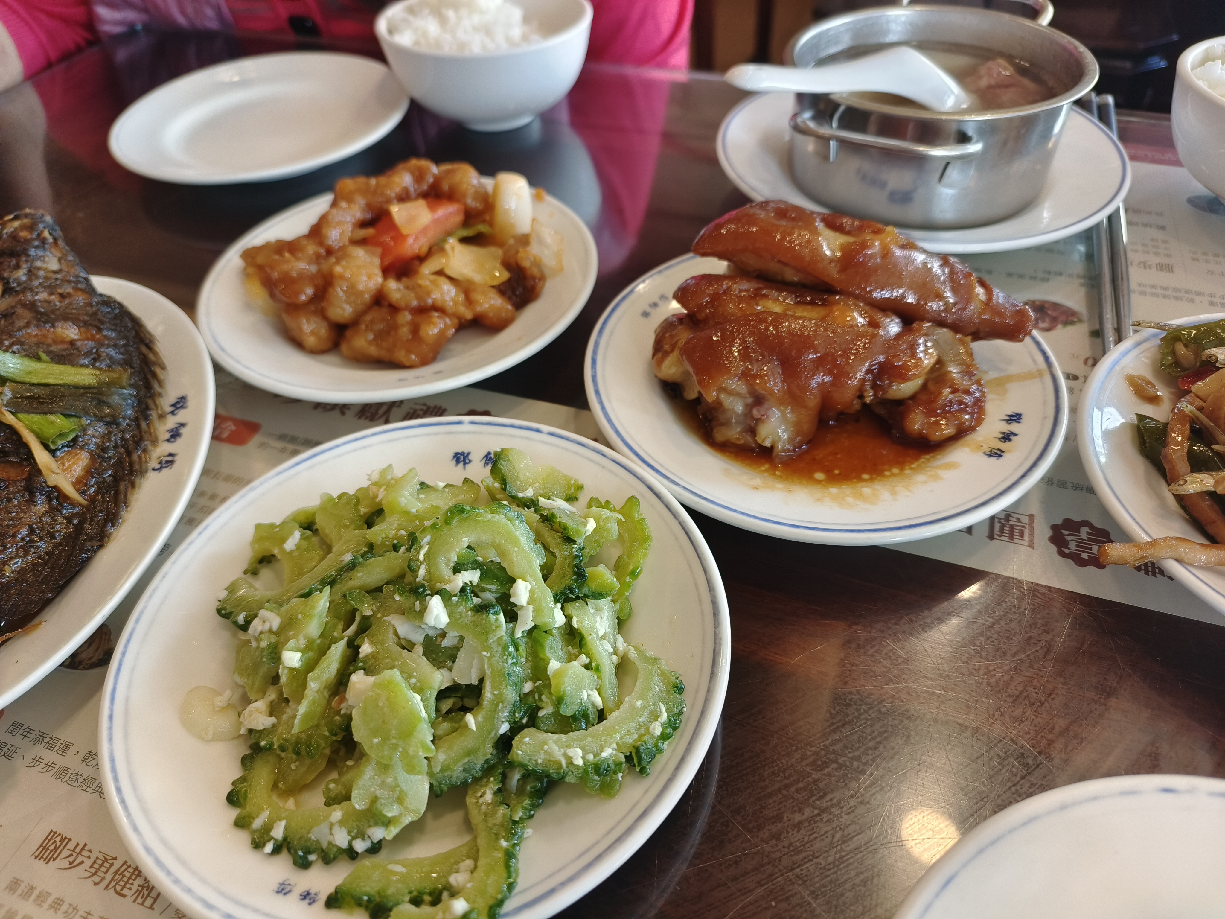 豐盛中式家常菜桌菜