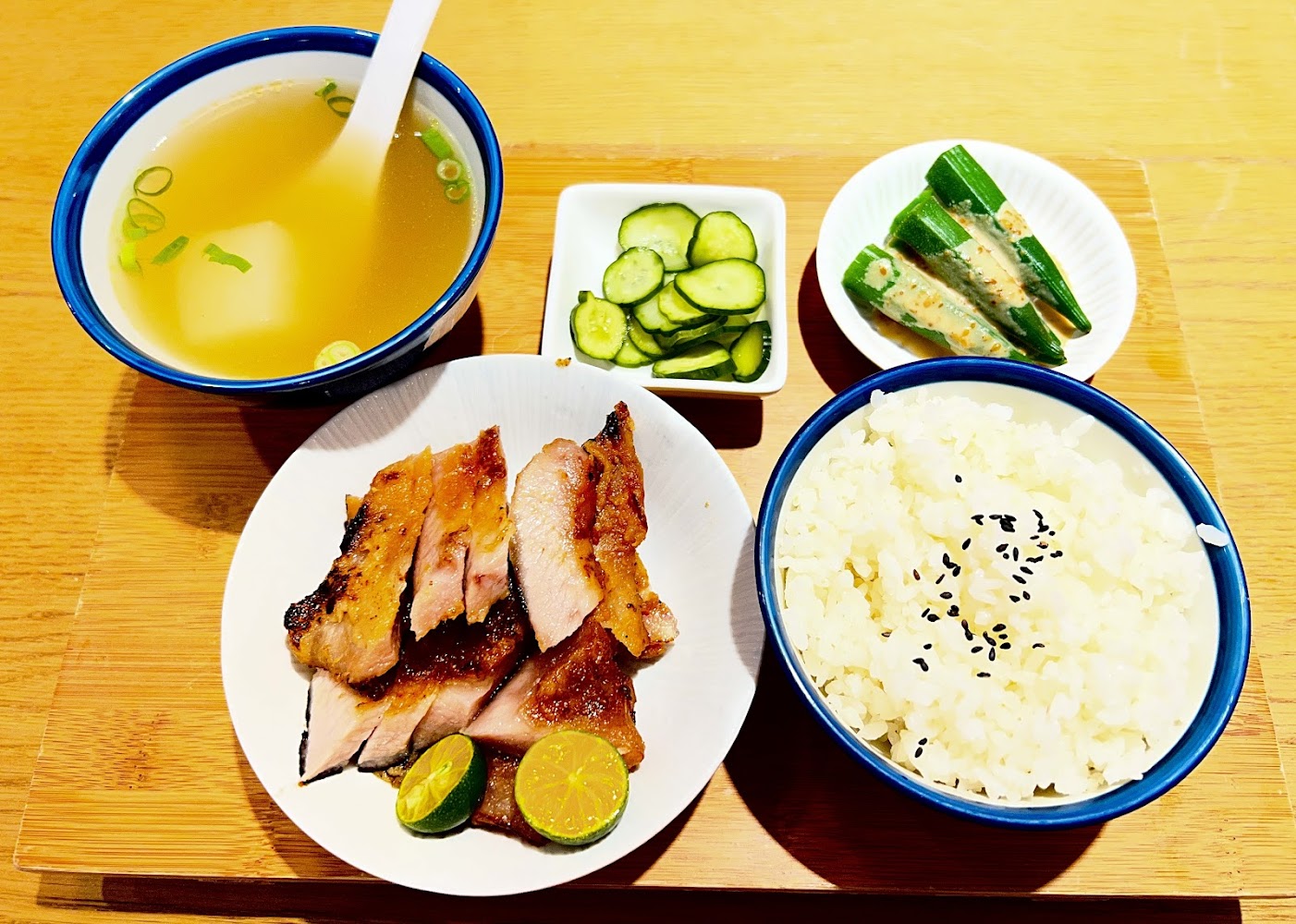 飽餐一頓定食與小菜