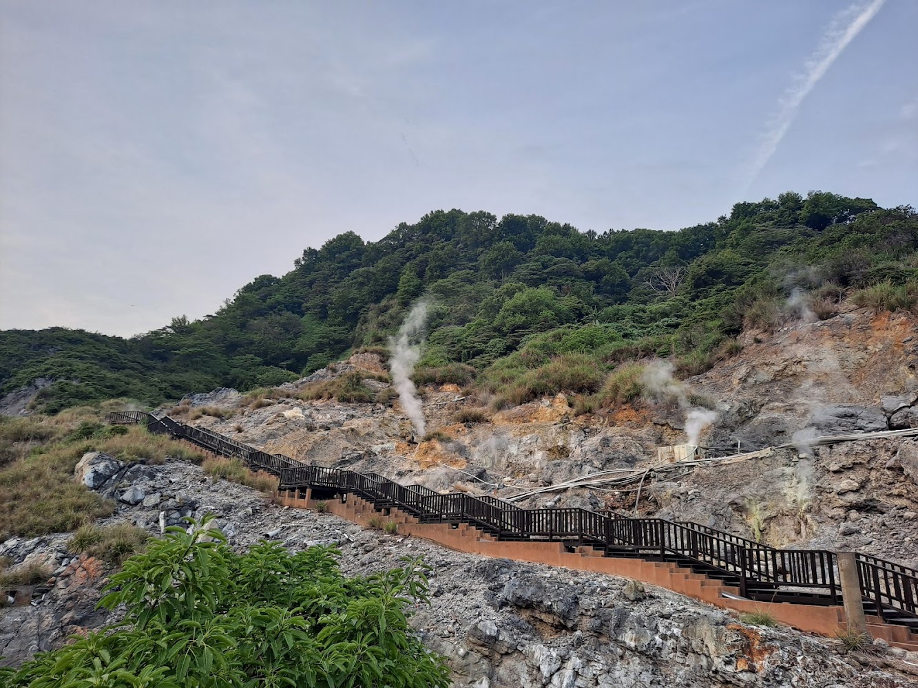 地熱景觀木棧道與蒸氣