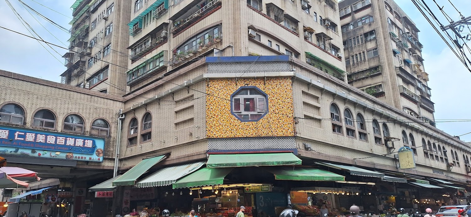 仁愛市場外觀與老建築立面