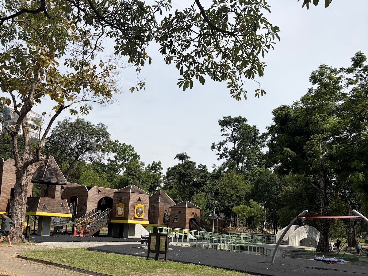 嘉義公園兒童遊樂場木質城堡遊具