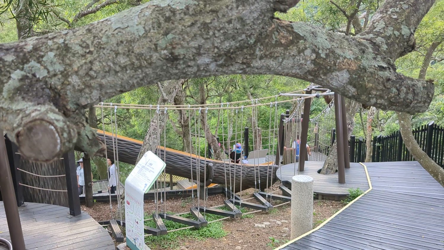 風動石公園繩索遊戲設施