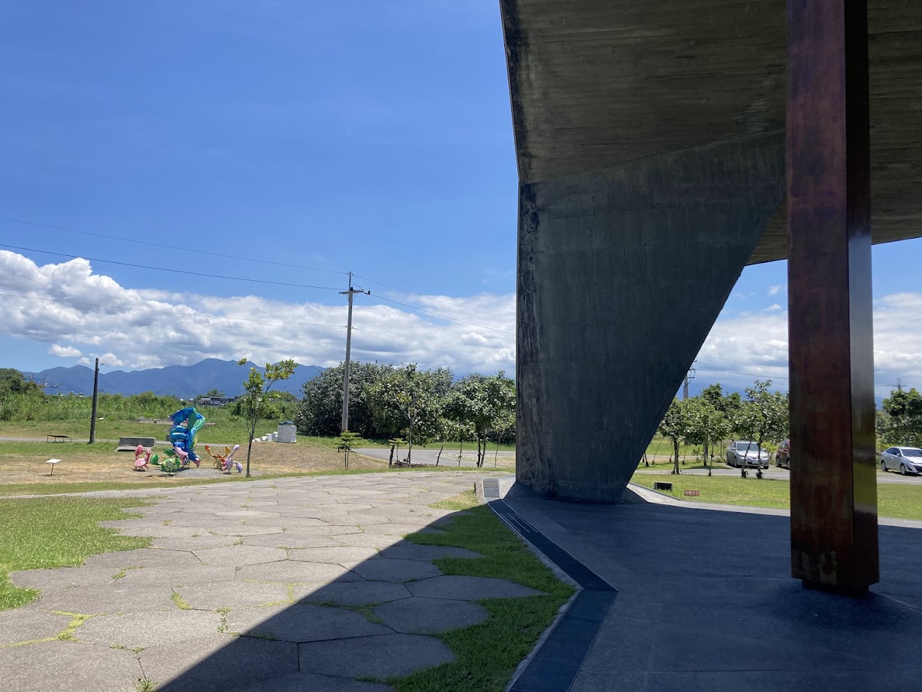 園區外側景觀與遠山