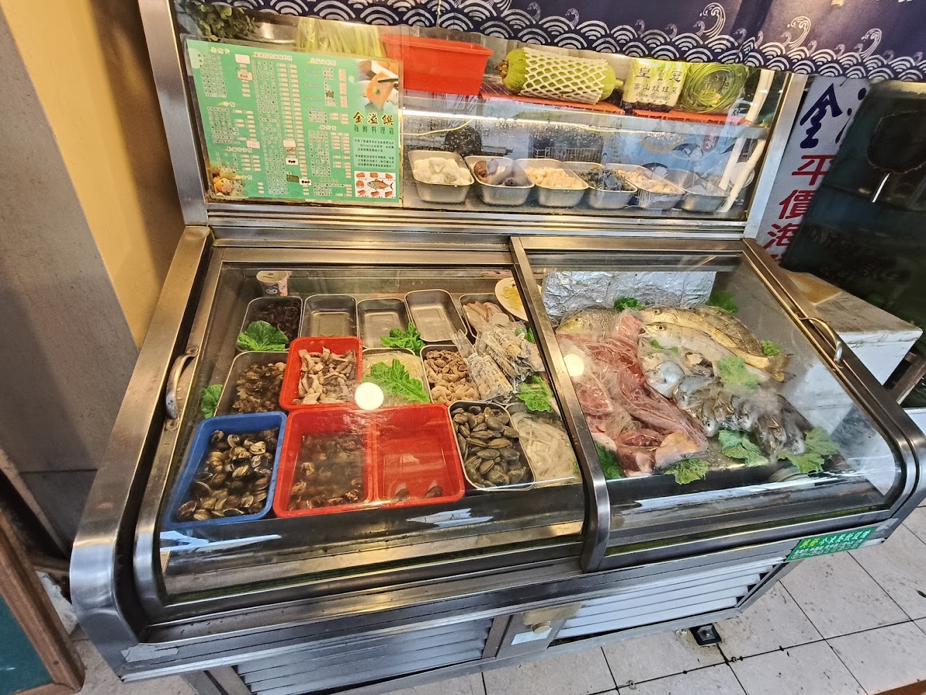 東港金溢饌海鮮冷藏櫃