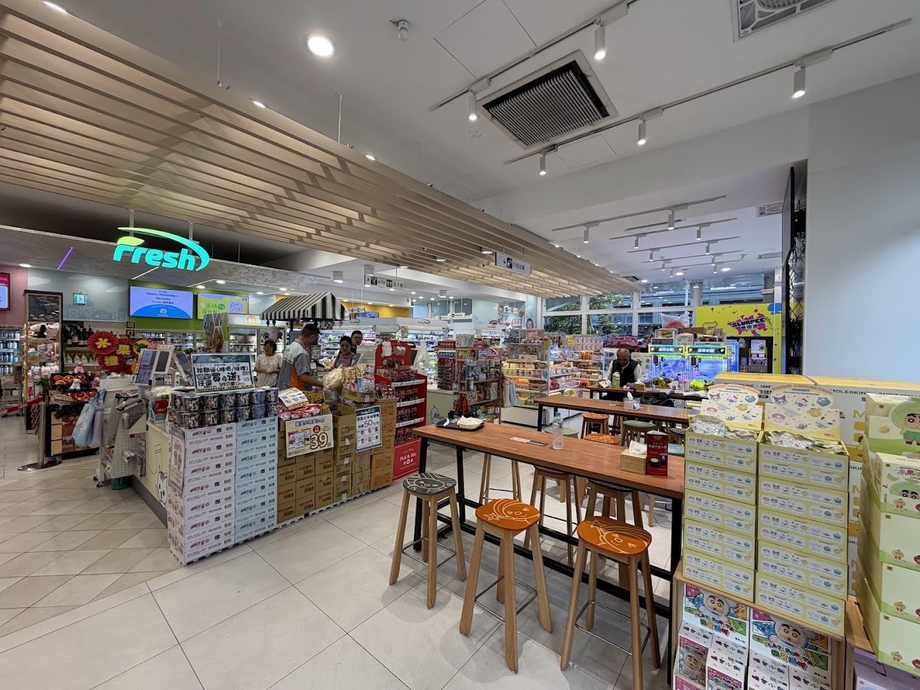 7-ELEVEN Fresh愿橋門市用餐與賣場區