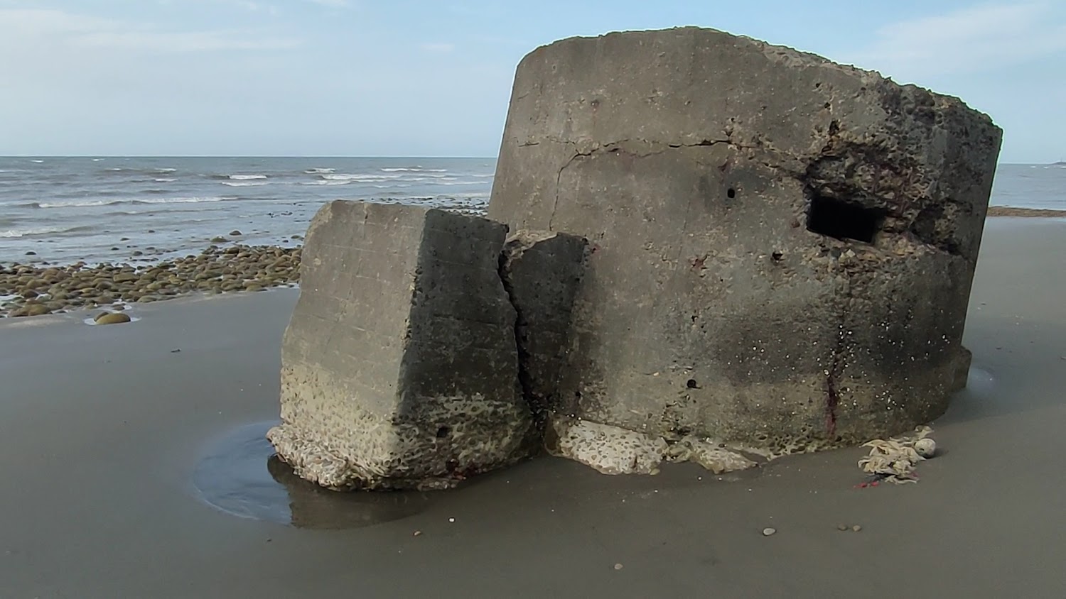 豬鼻子沙灘海邊碉堡遺跡