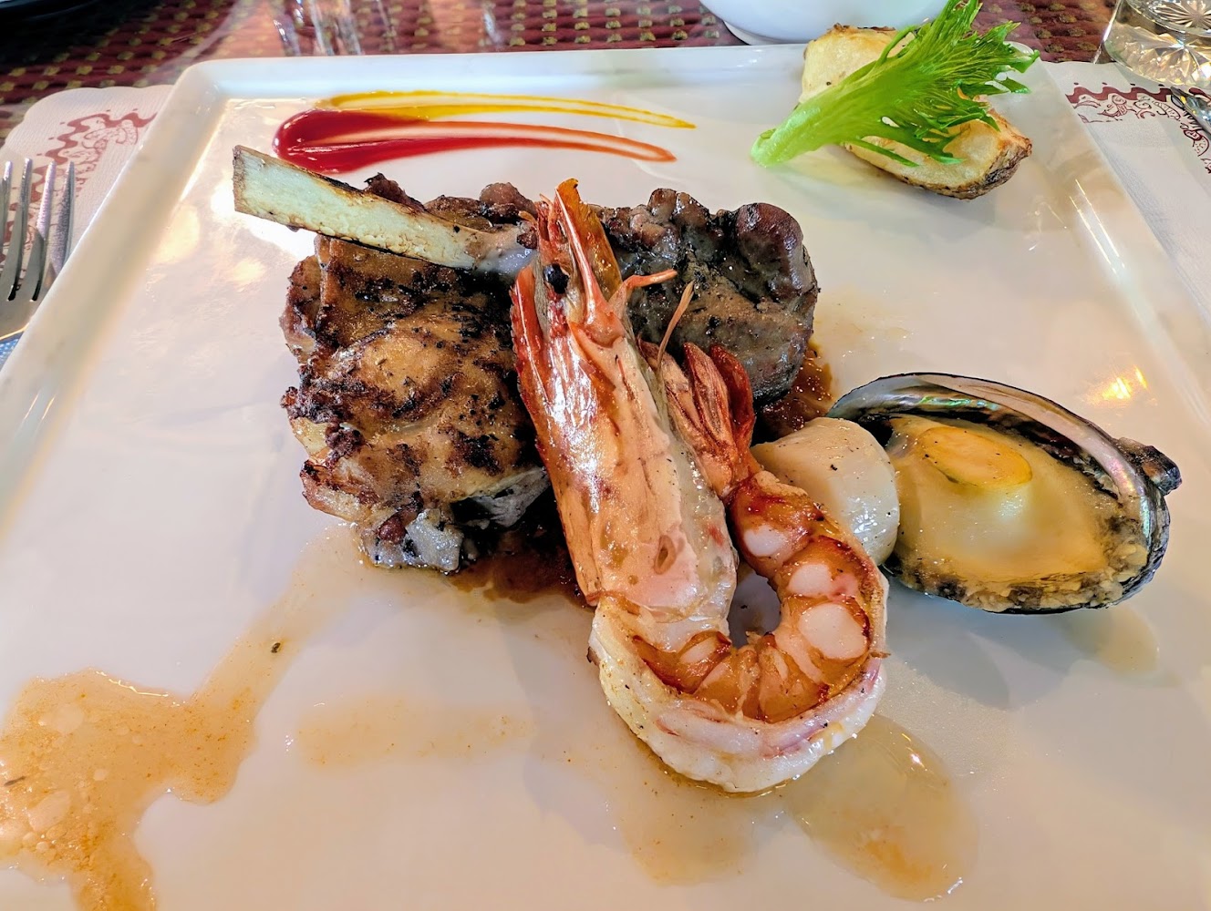 牛排鮮蝦鮑魚與貝類的精緻主餐