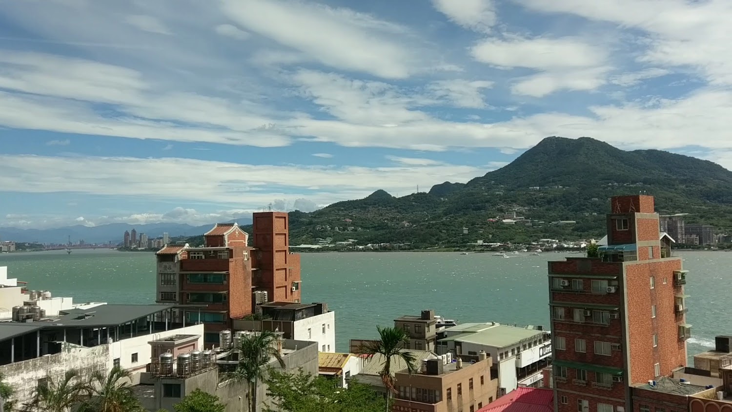 淡水紅樓咖啡館遠眺河岸城市景觀