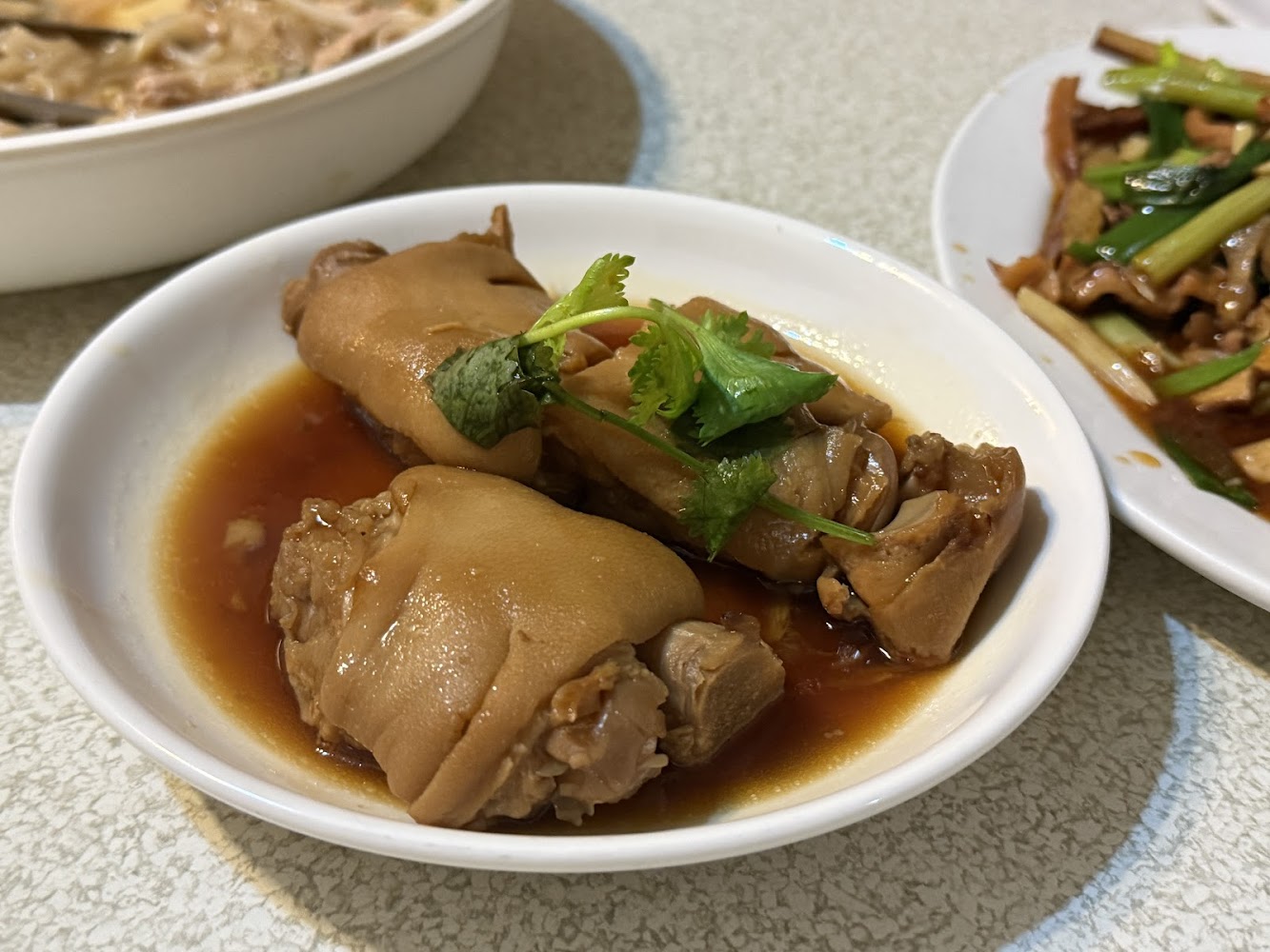 紅燒豬腳小碗裝盛