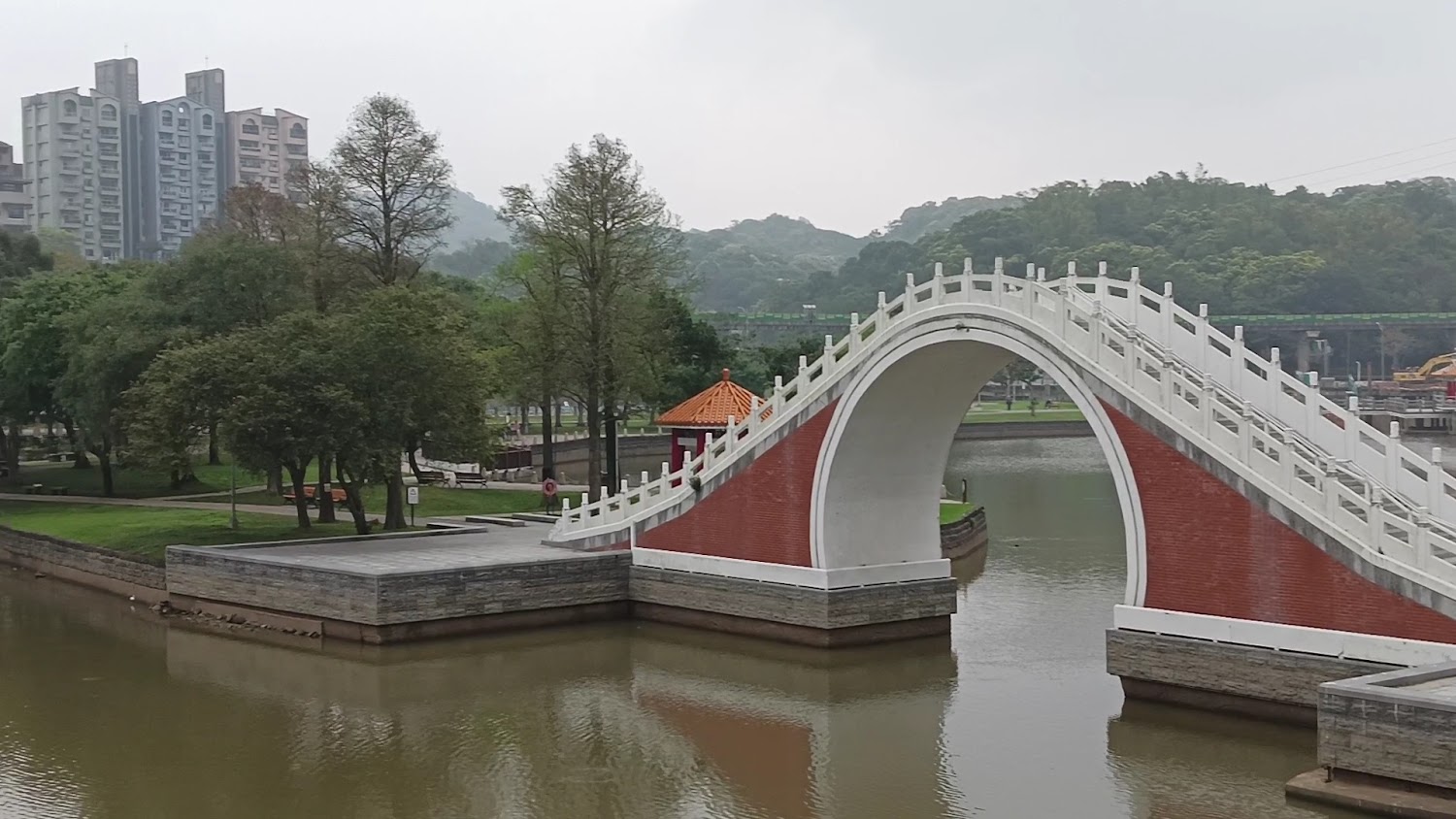 錦帶橋白天湖畔景觀