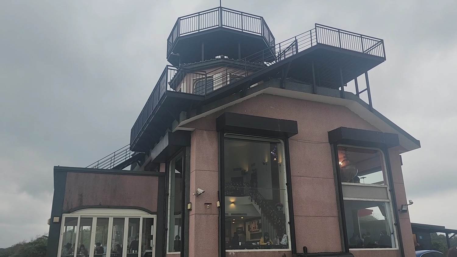 花蓮最美秘境景觀玻璃屋建築外觀與觀景平台