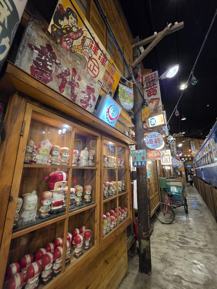 懷舊街道與公仔櫥窗佈景