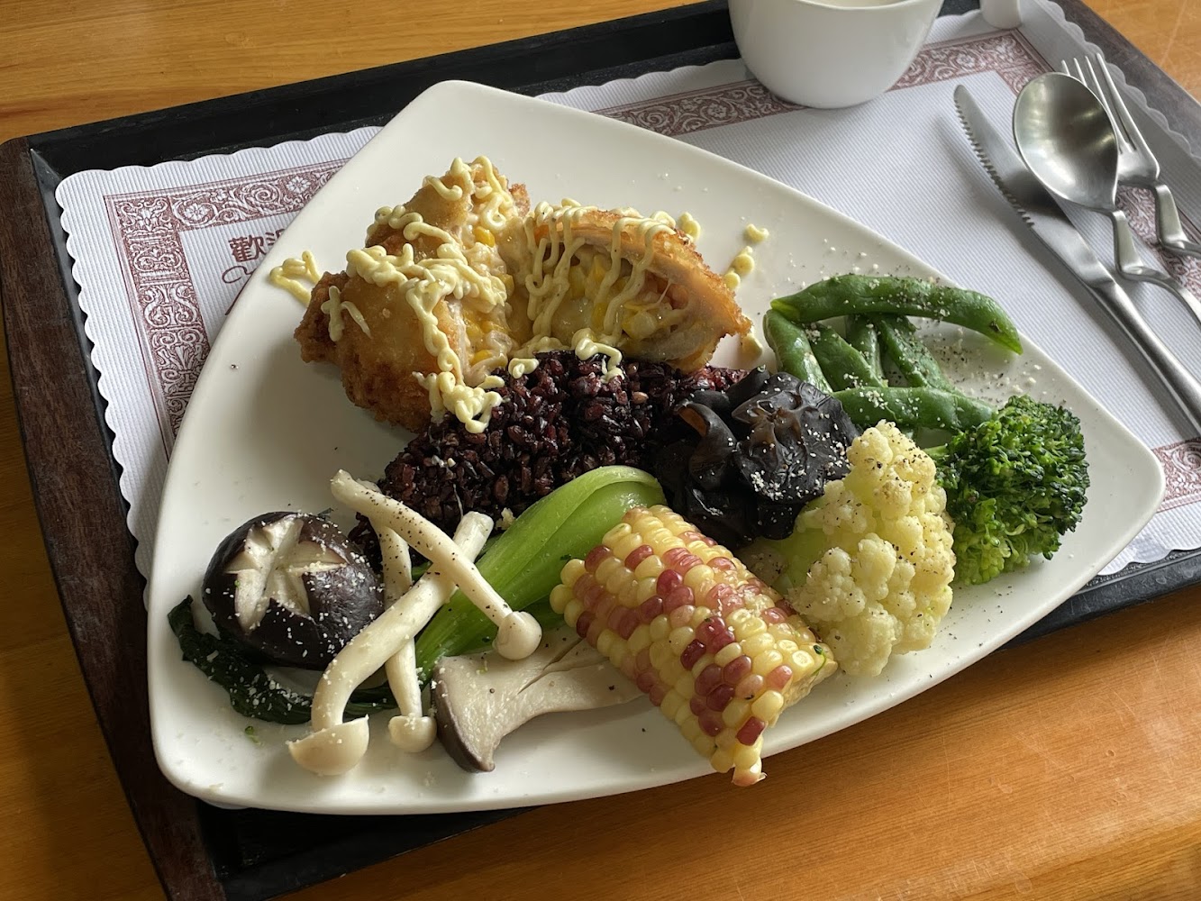 覓境咖啡屋健康雞排蔬食拼盤
