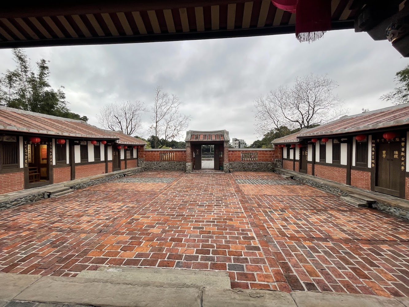 傳統閩南式三合院建築與庭院