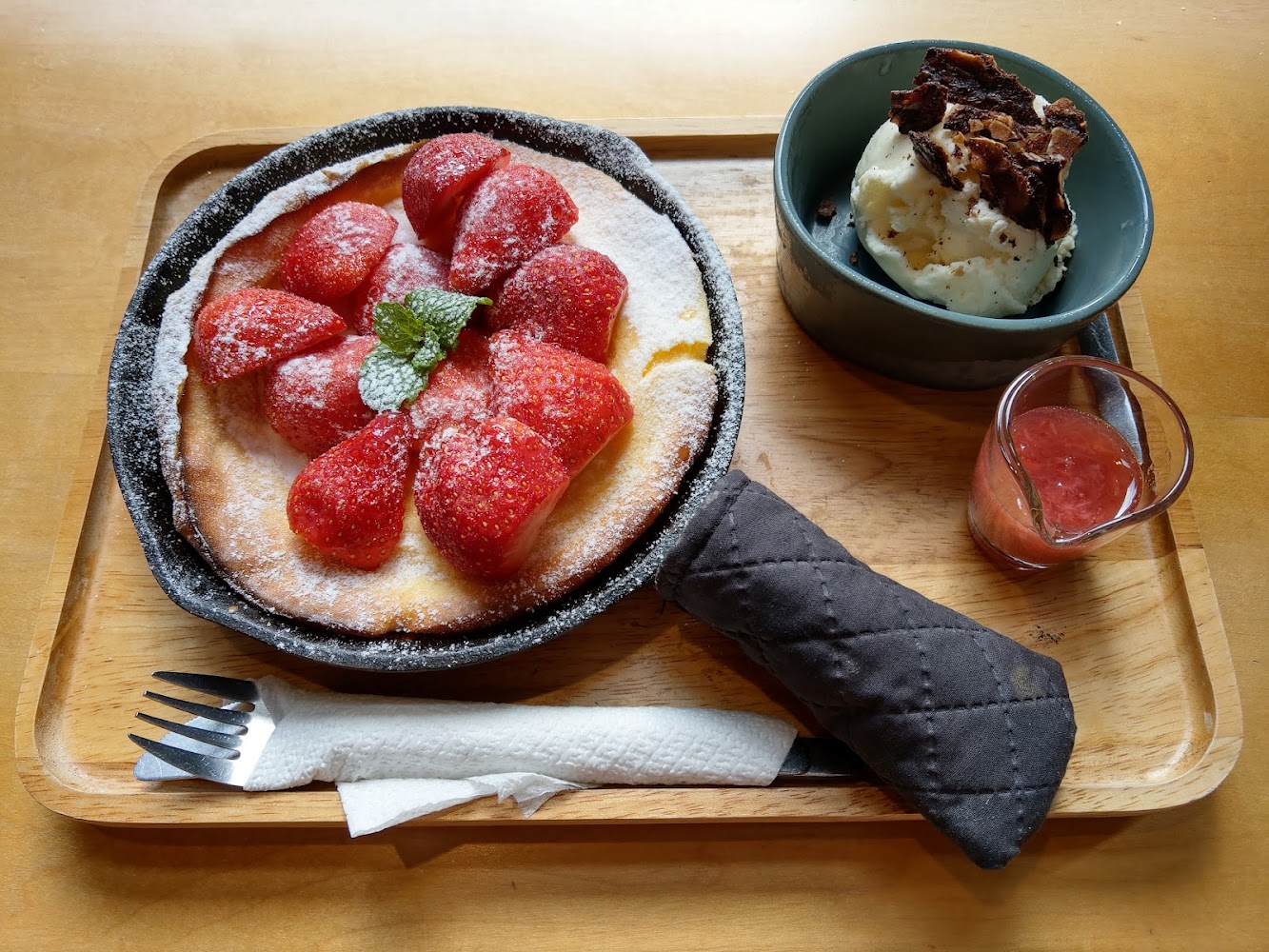 伴珈家草莓鬆餅甜點