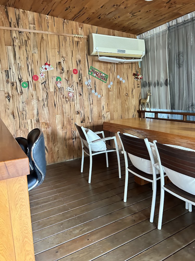 覓境咖啡屋室內木質裝潢