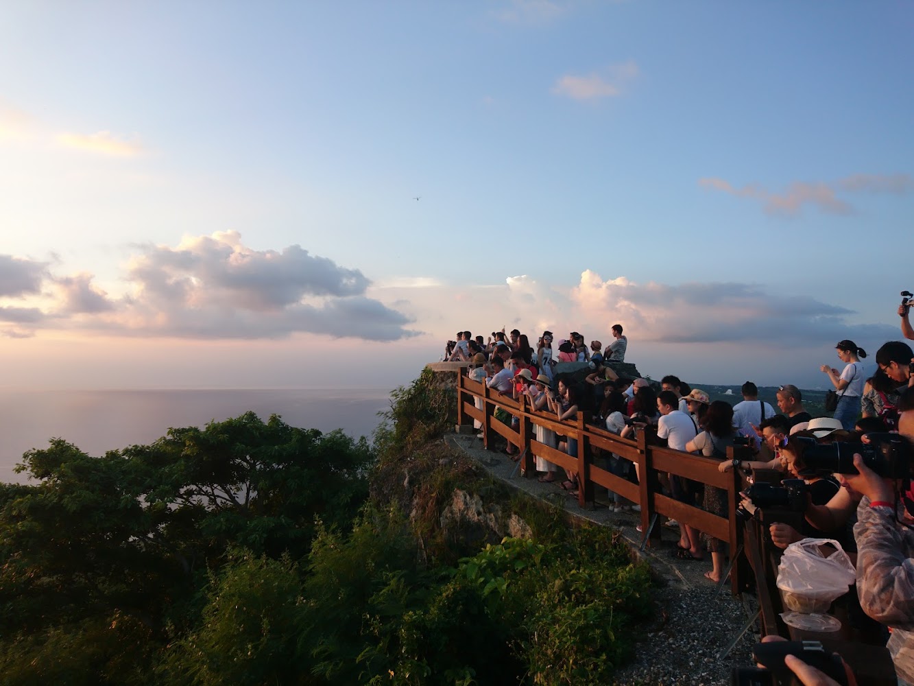 關山觀景台夕陽人潮