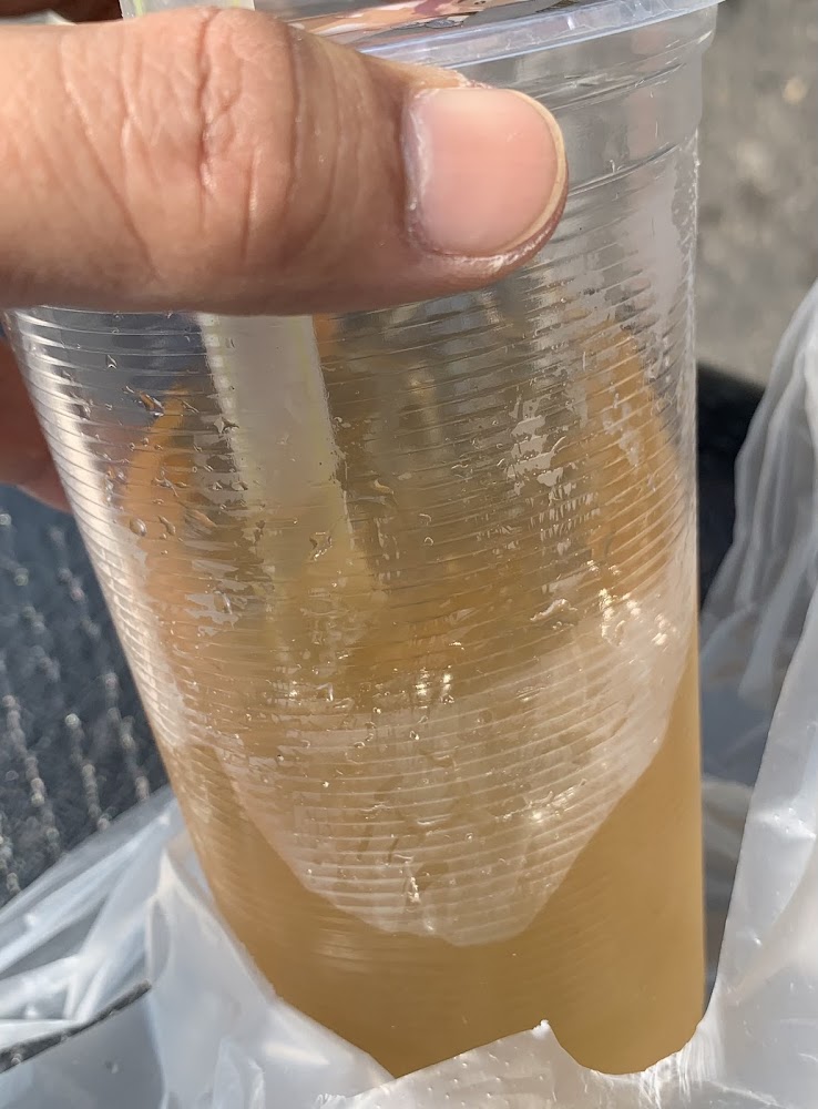 手拿愛玉冷飲