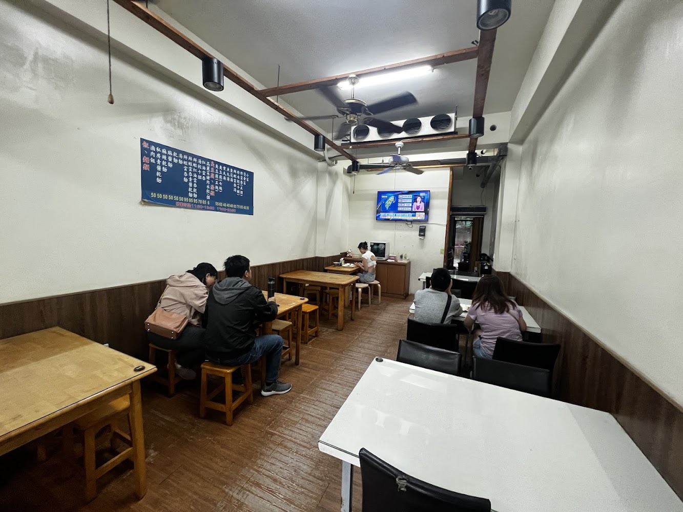 博愛街臭豆腐內用環境