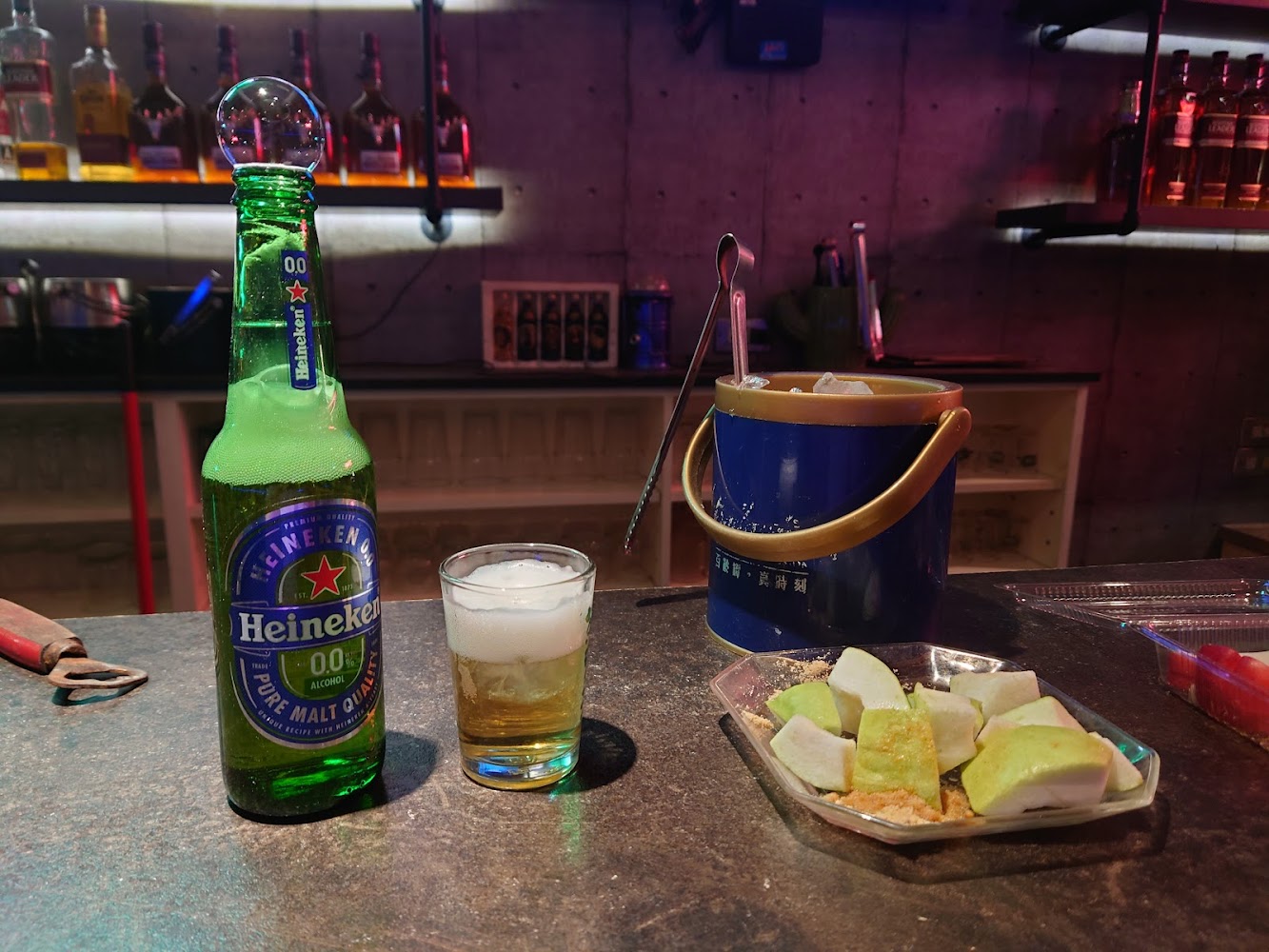 台南新樂園酒吧零酒精啤酒與小食