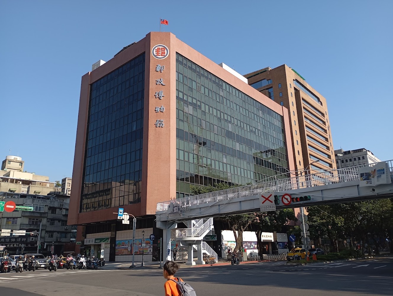 郵政博物館外觀建築與街景