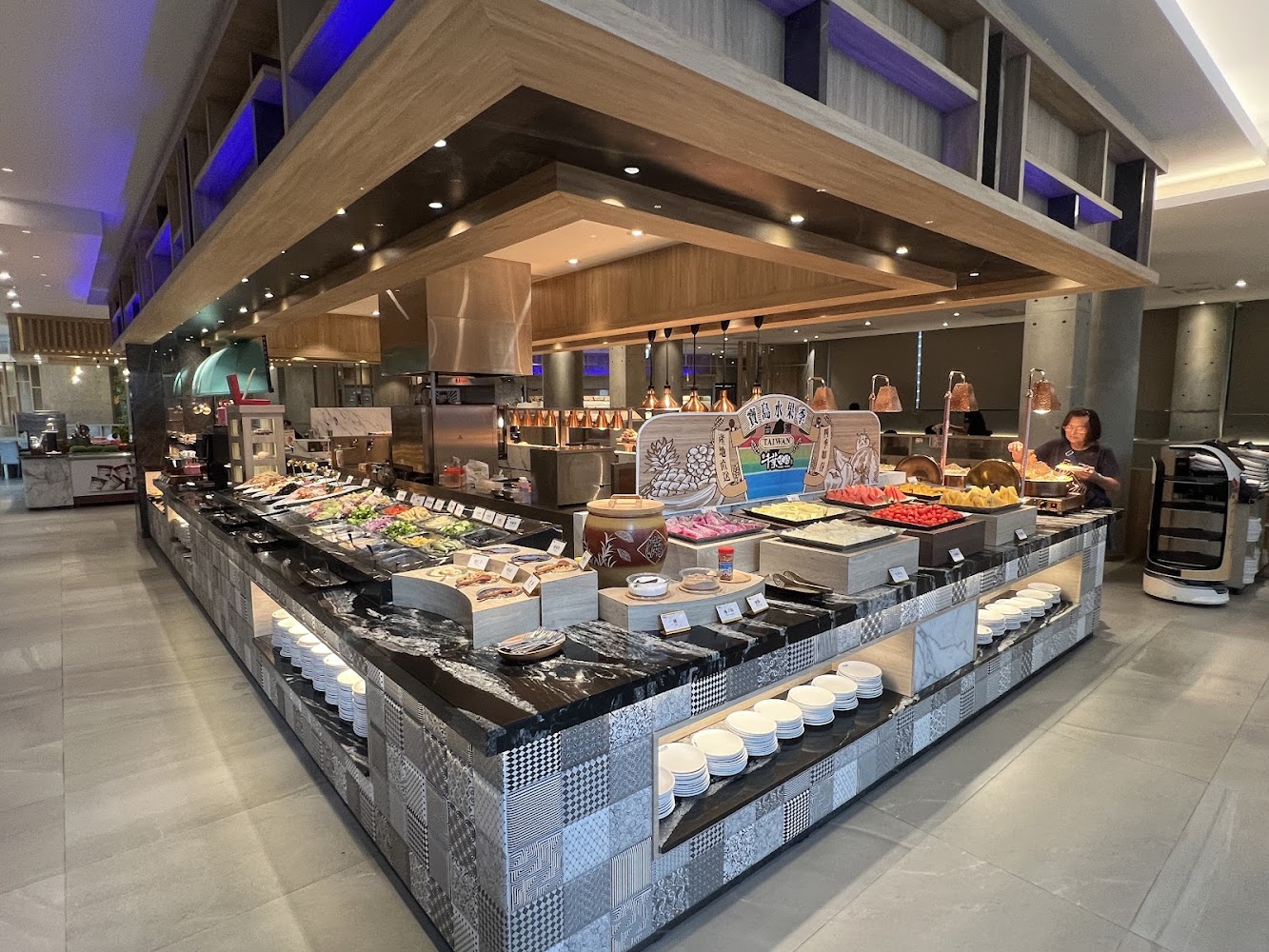 享千葉火鍋大里店自助餐檯