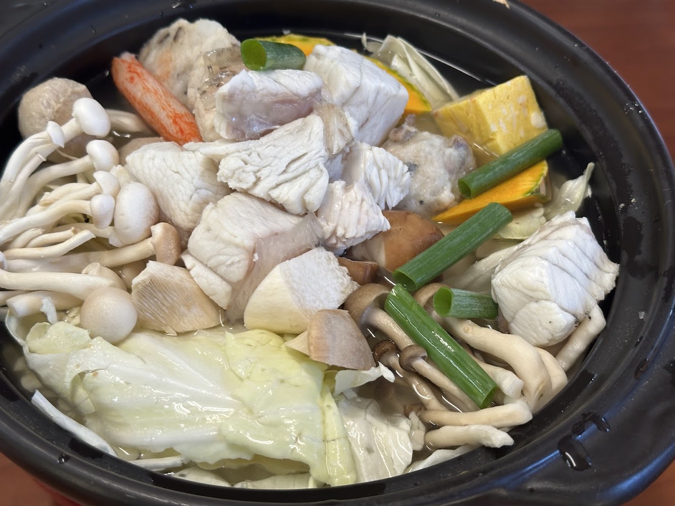 豐富雞肉蔬菜火鍋