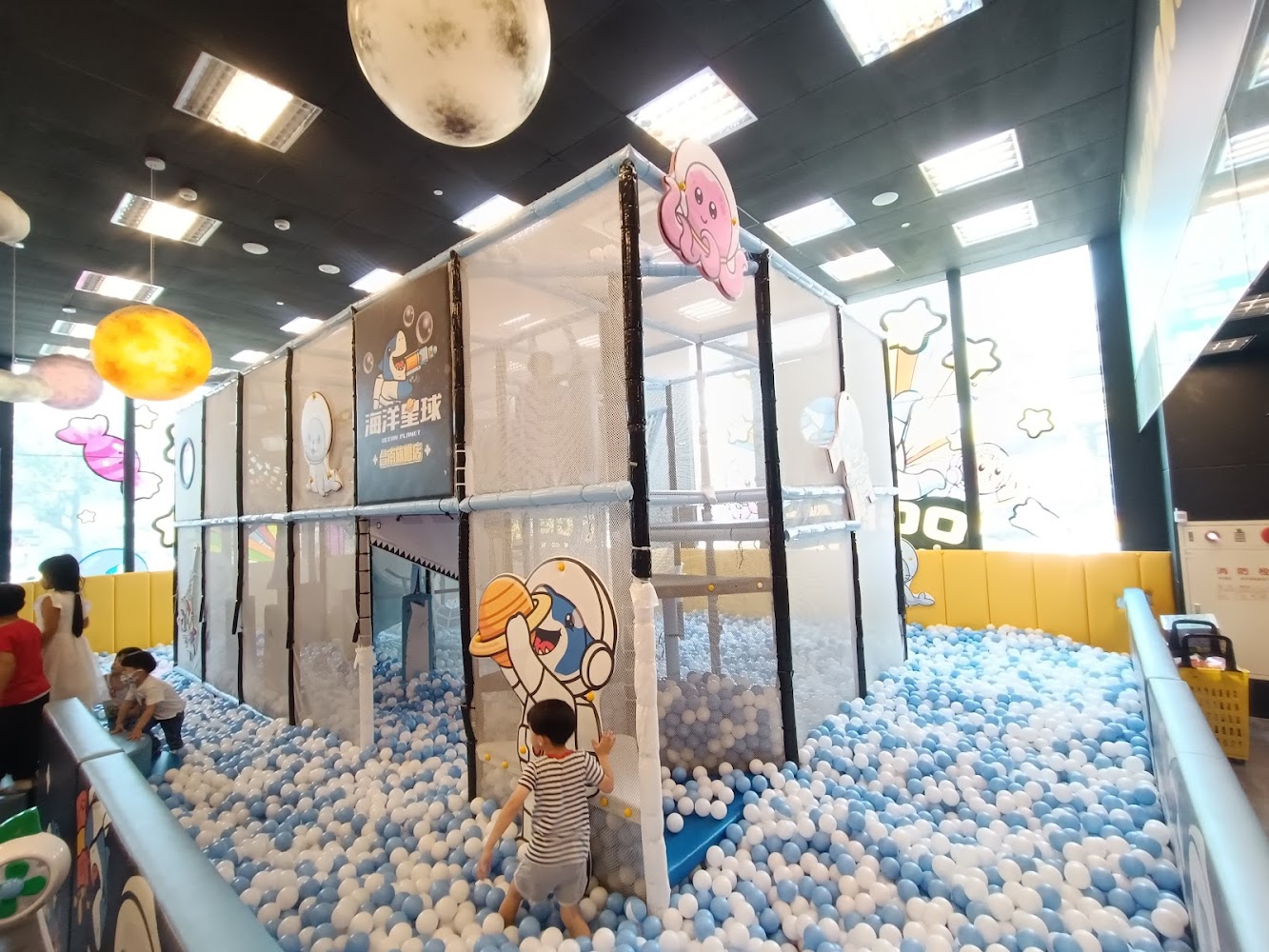 海洋星球樂園台南旗艦店室內球池與海洋主題遊戲區