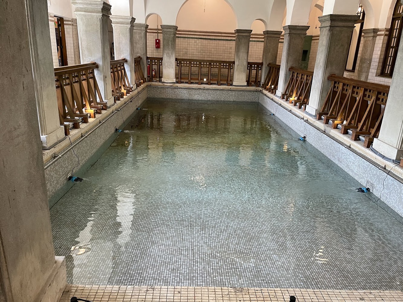 北投水美溫泉會館館內浴池空間