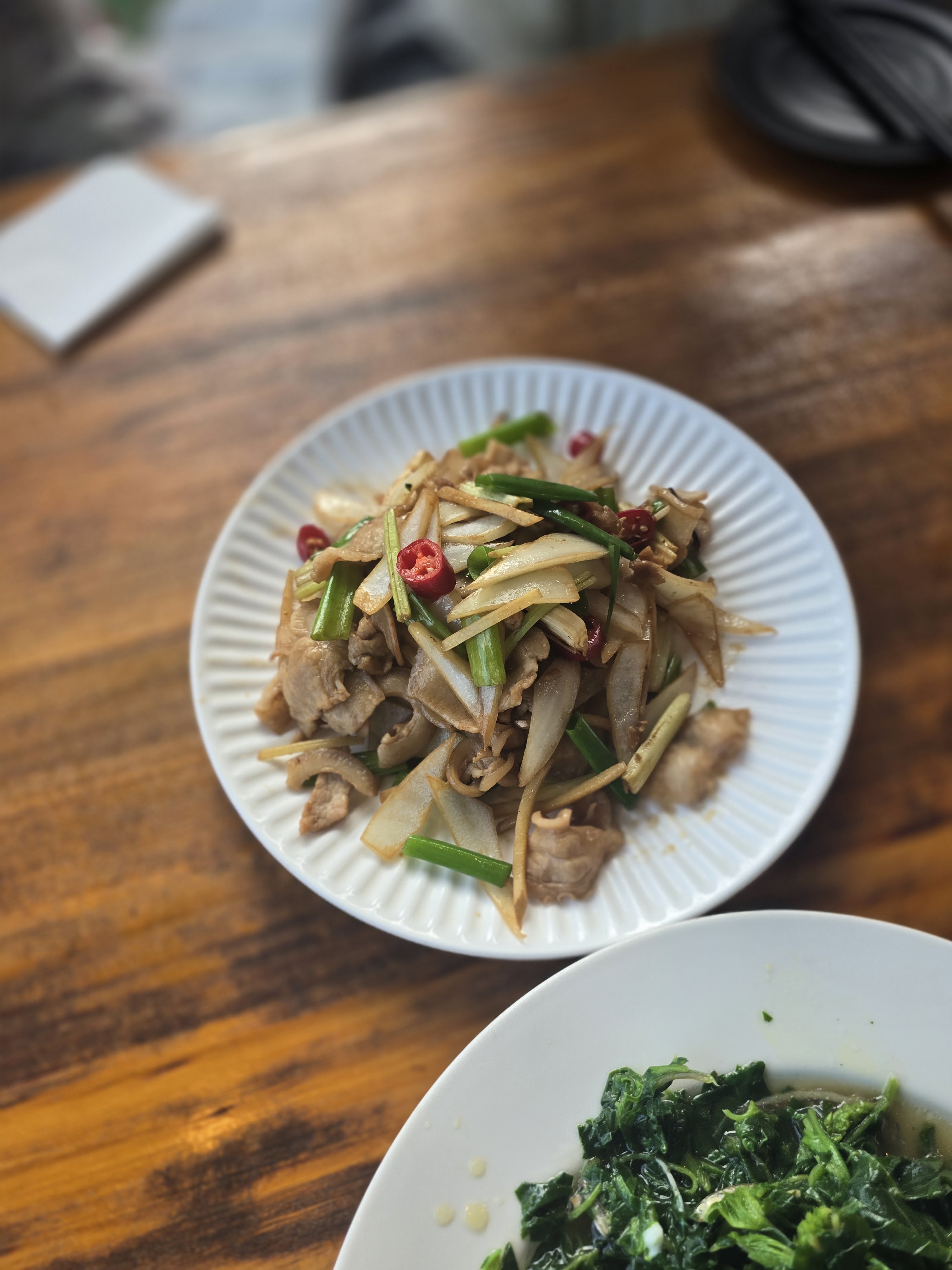 炒肉片與蔬菜