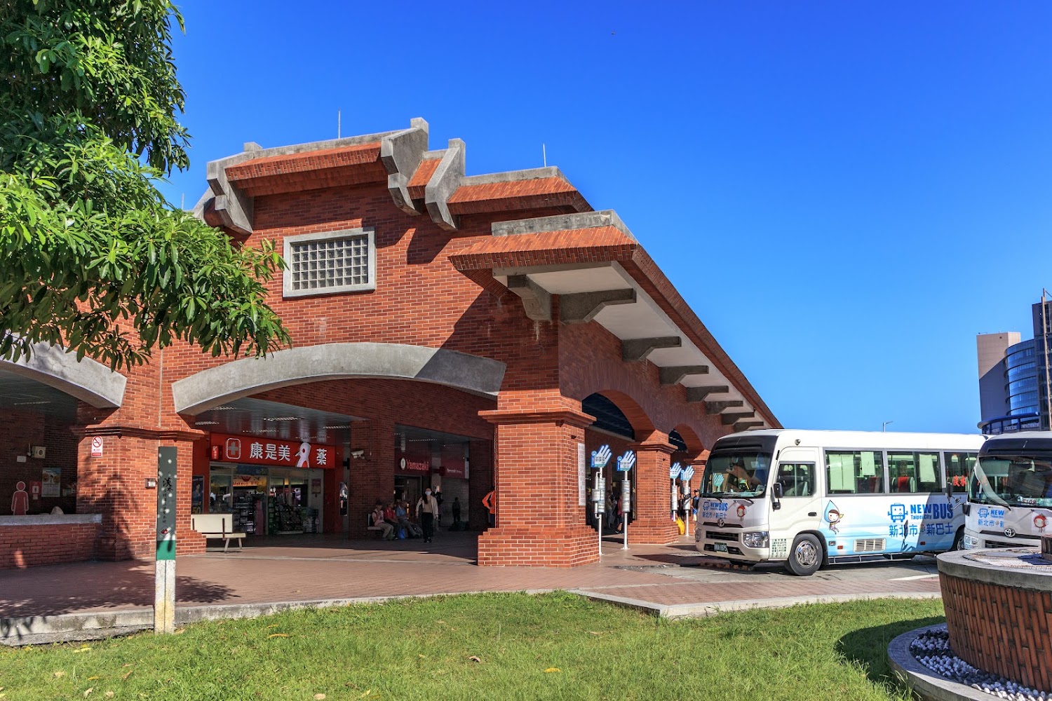 淡水紅磚車站與站前空間