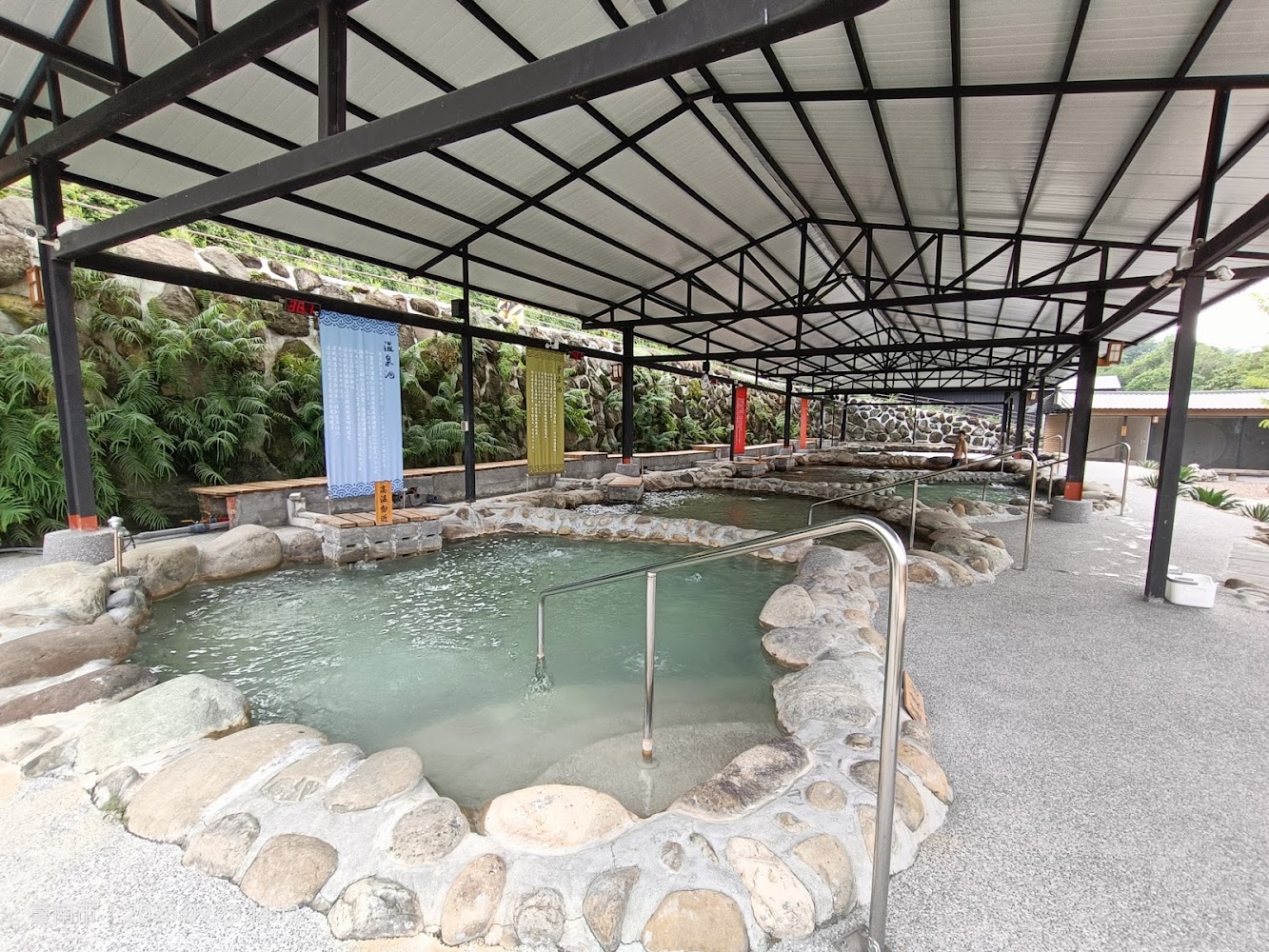 虎山渡假村露天溫泉池