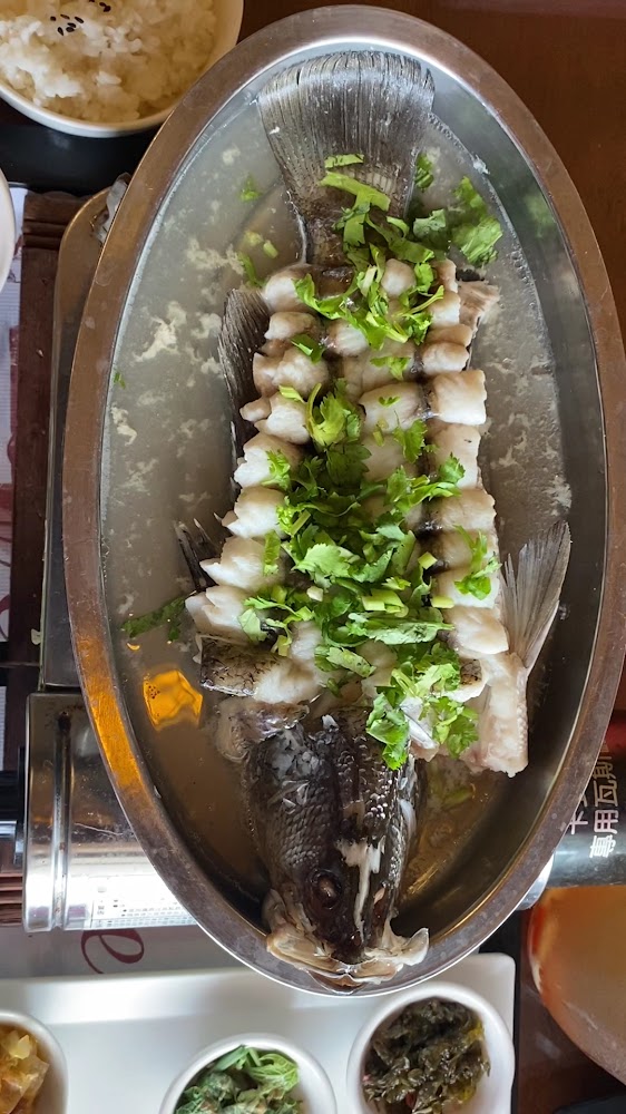 峇六景觀餐廳的清蒸魚主餐近拍